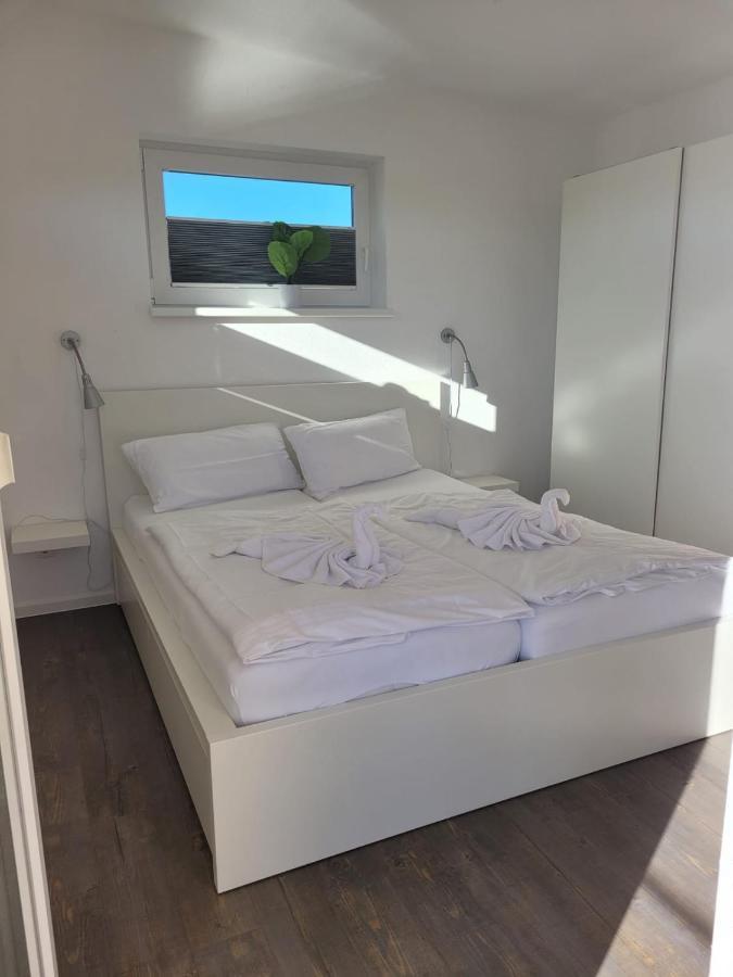 4 Sterne Dtv Floating House Hotel Kroslin Ngoại thất bức ảnh