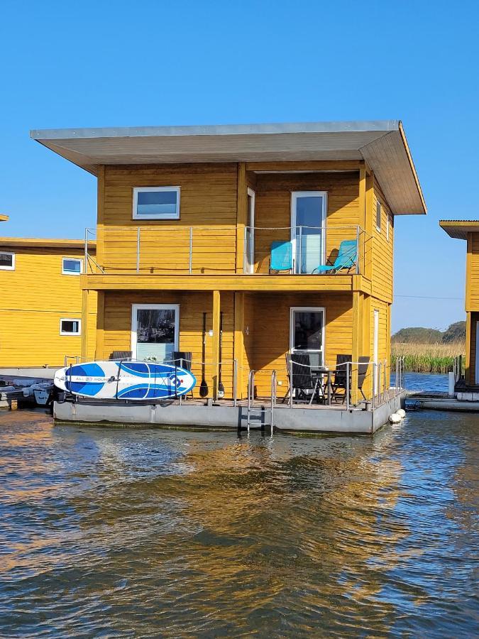 4 Sterne Dtv Floating House Hotel Kroslin Ngoại thất bức ảnh